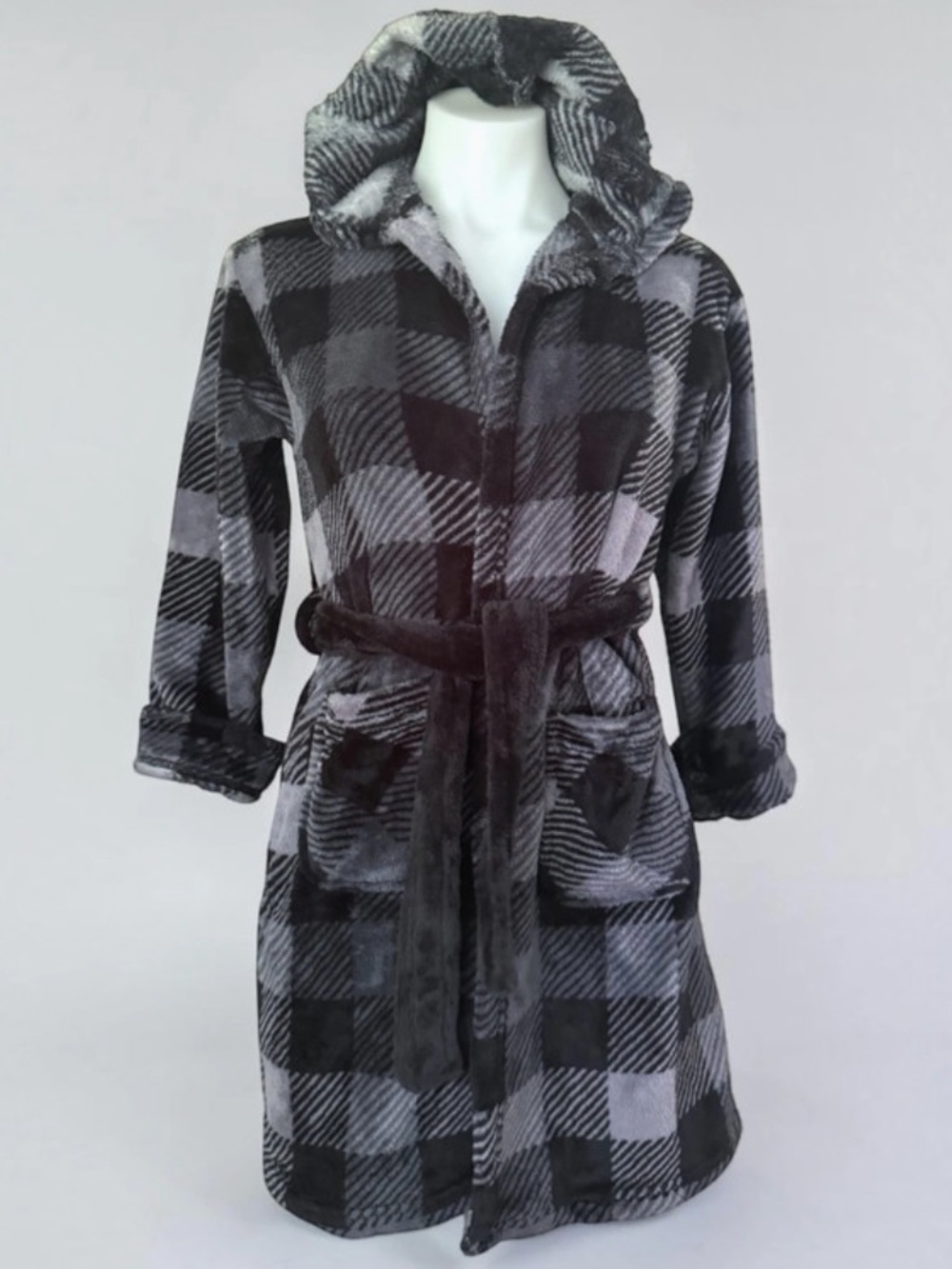 (NWOT) Cuddl Duds Boy’s Plaid Fleece Plush Hooded Bathrobe Black/Gray, Medium